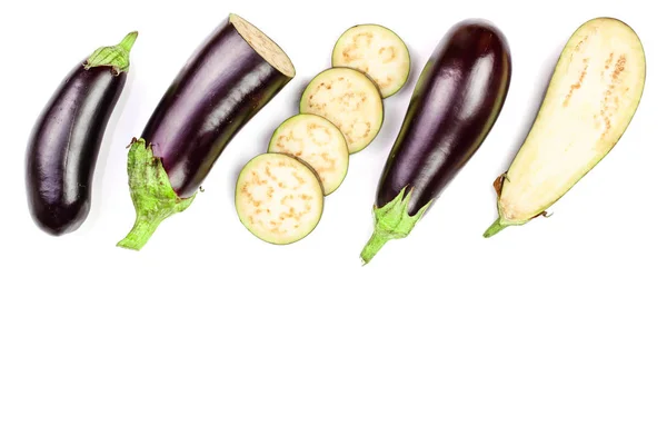 Aubergine eller aubergine isolerad på vit bakgrund med kopia utrymme för din text. Ovanifrån. Lägenheten låg mönster — Stockfoto