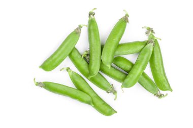 Beyaz arka plan üzerinde izole taze yeşil bezelye. Üstten görünüm. Düz yatıyordu