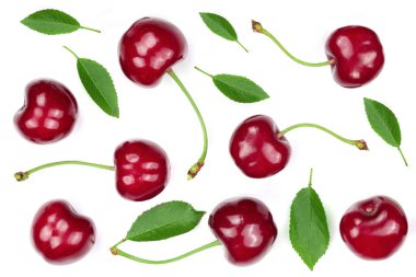 Tatlı kırmızı kiraz kopya alanı metniniz için beyaz zemin üzerine izole. Üstten görünüm. Düz yatıyordu desen.