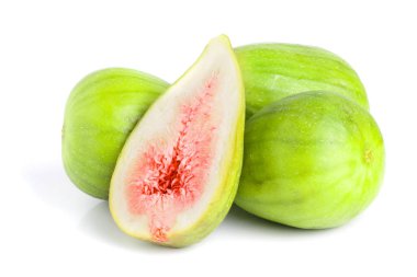 Olgun yeşil incir meyve ve yarısı beyaz arka plan üzerinde izole