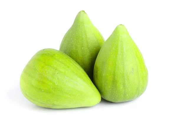 Спелые плоды зеленого инжира на белом фоне — стоковое фото