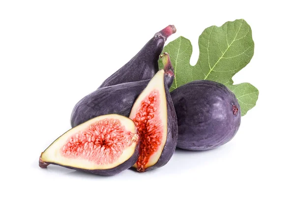 Fruta fresca de figo e metade com folha isolada sobre fundo branco — Fotografia de Stock