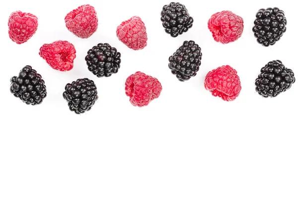 Blackberry and raspberry isolated on white background. Top view with copy space for your text. Flat lay pattern — Stock Photo, Image