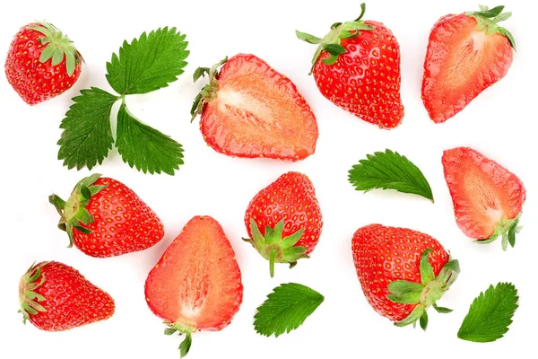 Erdbeeren isoliert auf weißem Hintergrund mit Kopierplatz für Ihren Text. Ansicht von oben. Flaches Lagemuster — Stockfoto