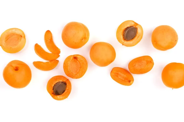 Βερίκοκο φρούτα που απομονώνονται σε λευκό φόντο με αντίγραφο χώρου για το κείμενό σας. Το Top view. Επίπεδη lay μοτίβο — Φωτογραφία Αρχείου