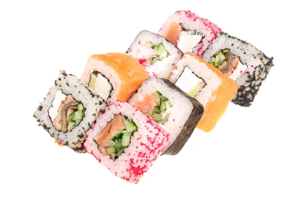 Rouleau de sushi isolé sur fond blanc sans ombre — Photo