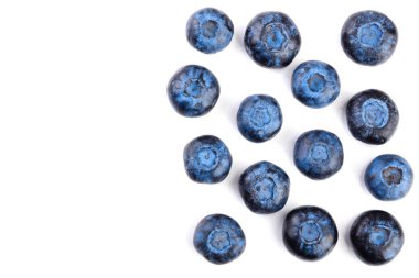 taze olgun yaban mersini kopya alanı metniniz için beyaz zemin üzerine izole. Üstten görünüm. Düz yatıyordu desen