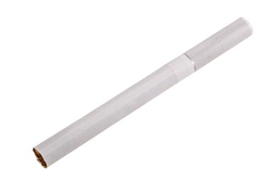 Beyaz bir arka plan üzerinde izole Sigara