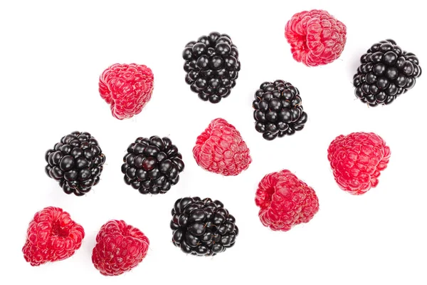 黑莓和覆盆子被隔离在白色背景上。具有文本复制空间的顶部视图。平躺模式 — 图库照片