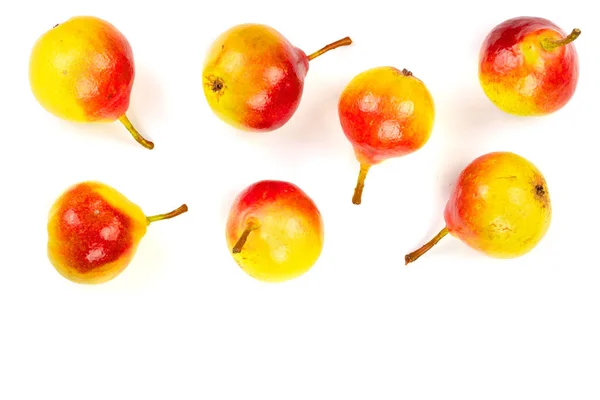 Frutti di pera gialli rossi maturi isolati su sfondo bianco con spazio di copia per il testo. Vista dall'alto. Modello di posa piatta — Foto Stock