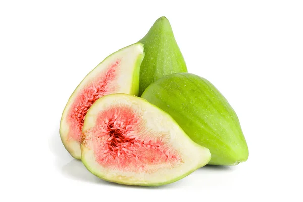 Fruta de higo verde madura y medio aislada sobre fondo blanco — Foto de Stock