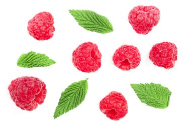 Beyaz arka plan üzerinde izole yaprakları ile ahududu. Üstten görünüm. Düz yatıyordu desen