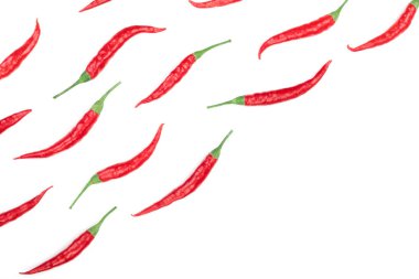 kırmızı sıcak izole kopya alanı metniniz için beyaz zemin üzerine biber. Üstten görünüm. Düz yatıyordu desen