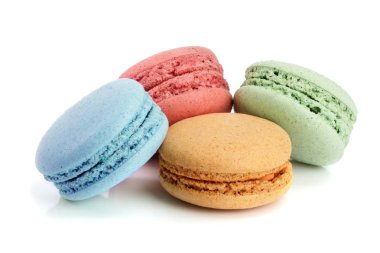 Beyaz arka plan closeup izole dört macaroons