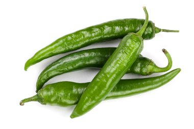 yeşil sıcak beyaz arka plan üzerinde izole biber. Üstten görünüm. Düz yatıyordu desen