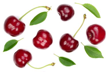 Tatlı kırmızı kiraz ile izole üzerinde beyaz arka plan bırakır. Üstten görünüm. Düz yatıyordu desen