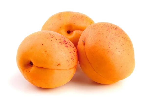 Plod meruňkový izolovaných na bílém pozadí makro — Stock fotografie