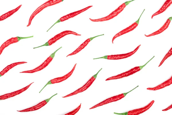 kırmızı sıcak beyaz arka plan üzerinde izole biber. Üstten görünüm. Düz yatıyordu desen. Küme veya koleksiyonu