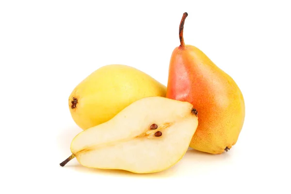 Fruits mûrs de poire jaune rouge isolés sur fond blanc — Photo