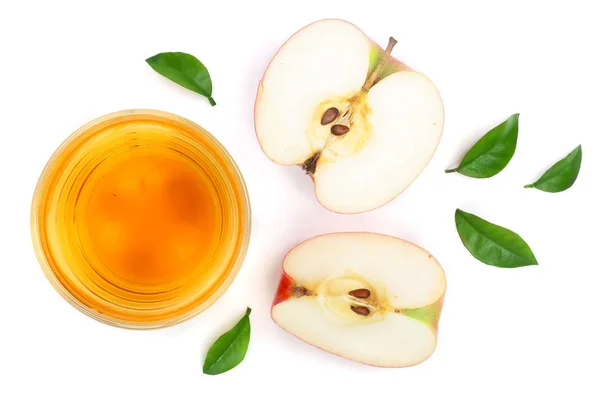 Apfel mit Saft und Blättern isoliert auf weißem Hintergrund Draufsicht. flache Verlegemuster — Stockfoto