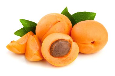 Beyaz arka plan makro'izole yaprakları ile kayısı meyve