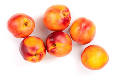 Olgun nektarin ile izole üzerinde beyaz arka plan bırakır. Üstten görünüm. Düz yatıyordu desen