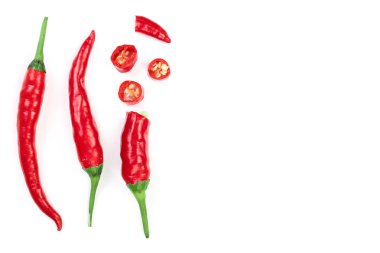 kırmızı sıcak beyaz arka plan üzerinde izole biber. Üstten görünüm. Düz yatıyordu desen