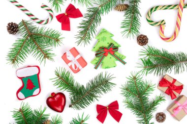 Noel arka plan köknar ile izole üzerinde beyaz arka plan dalları. Üstten Görünüm. Düz yatıyordu