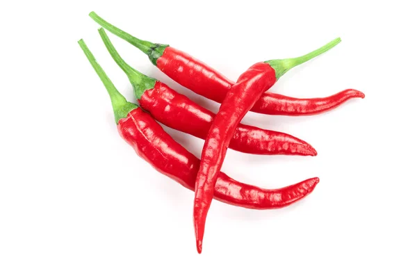 Red hot chili papričky izolovaných na bílém pozadí. Pohled shora. Plochá laických vzor — Stock fotografie