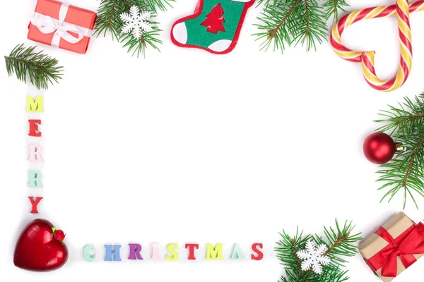 Feliz inscripción de Navidad en marco de ramas de abeto aisladas sobre fondo blanco con espacio de copia para su texto —  Fotos de Stock