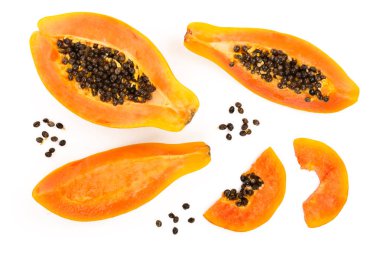 beyaz bir arka plan üzerinde izole olgun dilim papaya. Üstten görünüm. Düz yatıyordu