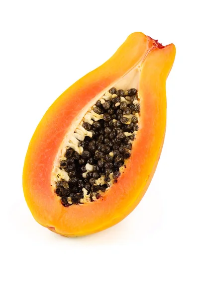 Moitié de papaye mûre isolée sur fond blanc — Photo
