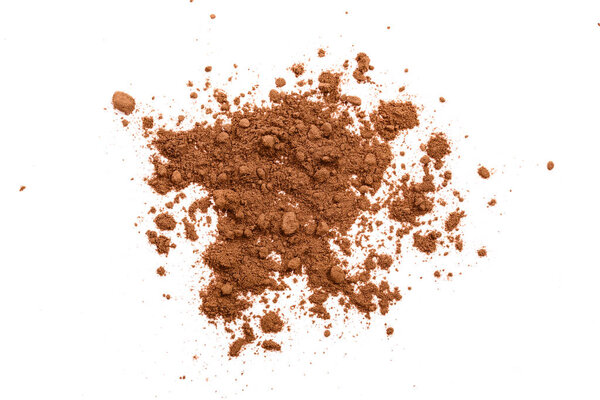 куча какао порошка изолированы на белом фоне. Вид сверху. Плоский лежал
.