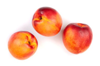 Olgun nektarin ile izole üzerinde beyaz arka plan bırakır. Üstten görünüm. Düz yatıyordu desen