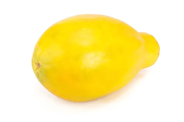 Rijp papaya geïsoleerd op een witte achtergrond — Stockfoto