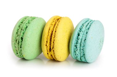 Beyaz arka plan closeup izole üç macaroons