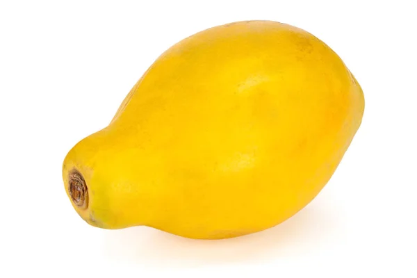 Rijp papaya geïsoleerd op een witte achtergrond — Stockfoto