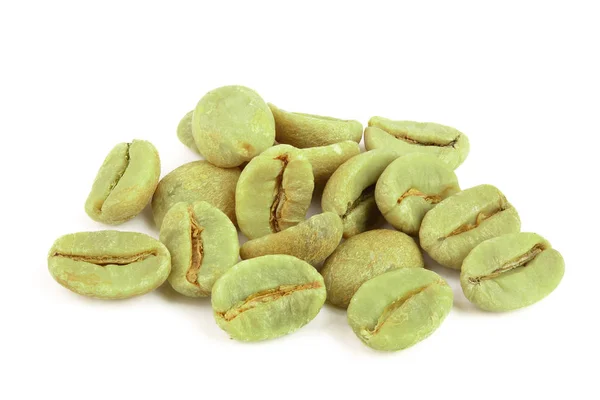 Grüne Kaffeebohnen isoliert auf weißem Hintergrund Nahaufnahme — Stockfoto