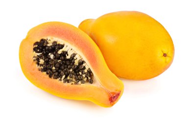 beyaz bir arka plan üzerinde izole olgun kesme papaya