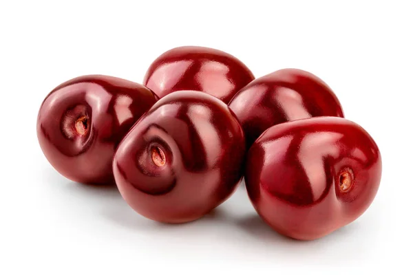 Сладкие красные вишни выделены на белом фоне — стоковое фото