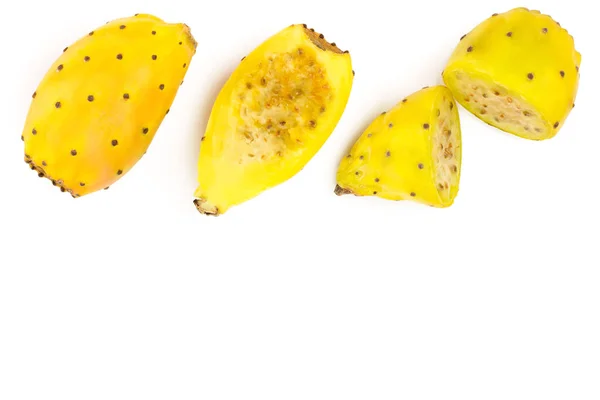 Gele prickly pear of opuntia geïsoleerd op een witte achtergrond met kopie ruimte voor uw tekst. Bovenaanzicht. Plat leggen — Stockfoto