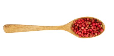 tahta kaşık beyaz arka plan üzerinde izole kırmızı karabiber tohumları. Üstten Görünüm. Düz yatıyordu