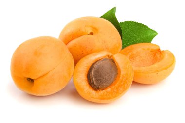 Beyaz arka plan makro'izole yaprakları ile kayısı meyve