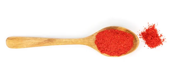 Édes paprika fűszer egy fakanállal, elszigetelt fehér background. Felülnézet. Lapos feküdt — Stock Fotó