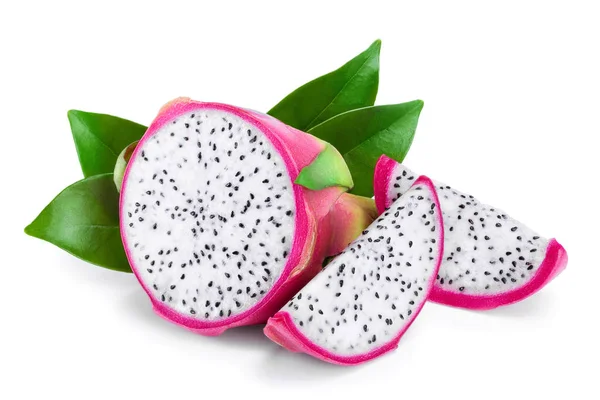 Metà dei frutti del drago maturo, Pitaya o Pitahaya con foglie isolate su sfondo bianco, frutto concetto sano — Foto Stock