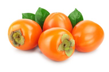 Trabzon hurması meyve beyaz arka plan yakın çekim izole yaprakları ile