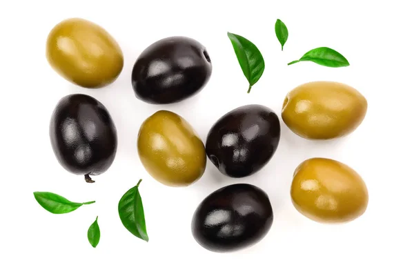 Olive verdi e nere isolate su fondo bianco. Vista dall'alto. Posa piatta — Foto Stock