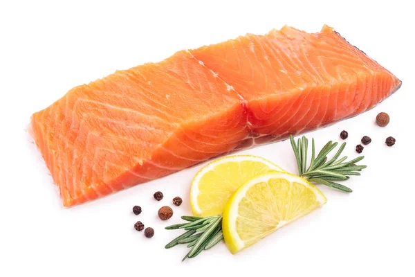 Filete de salmón de pescado rojo con limón y romero aislado sobre fondo blanco — Foto de Stock