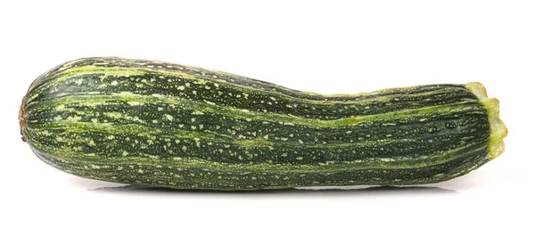 Une courgette verte isolée sur fond blanc — Photo