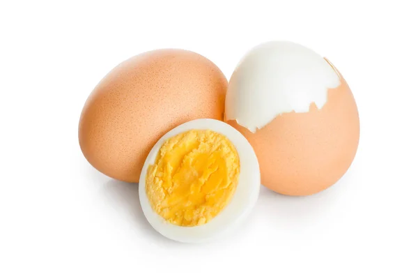 Gekookt ei en de andere helft geïsoleerd op witte achtergrond — Stockfoto
